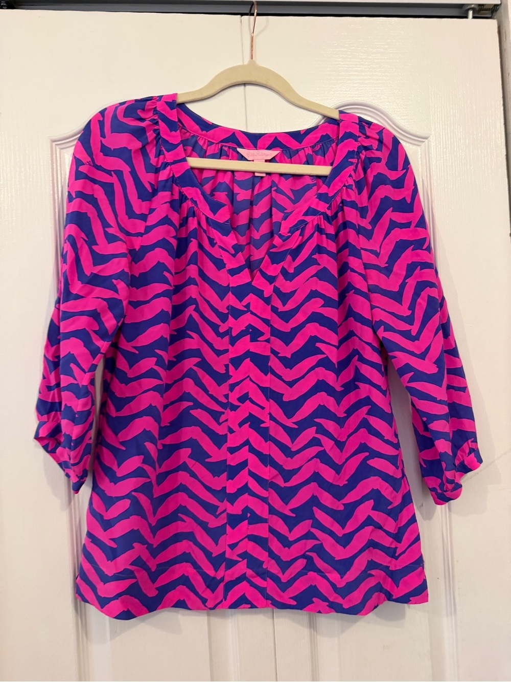 Lilly Pulitzer Moxy Blouse 100% Silk Pop Pink I Got Lucky Top Sz Small